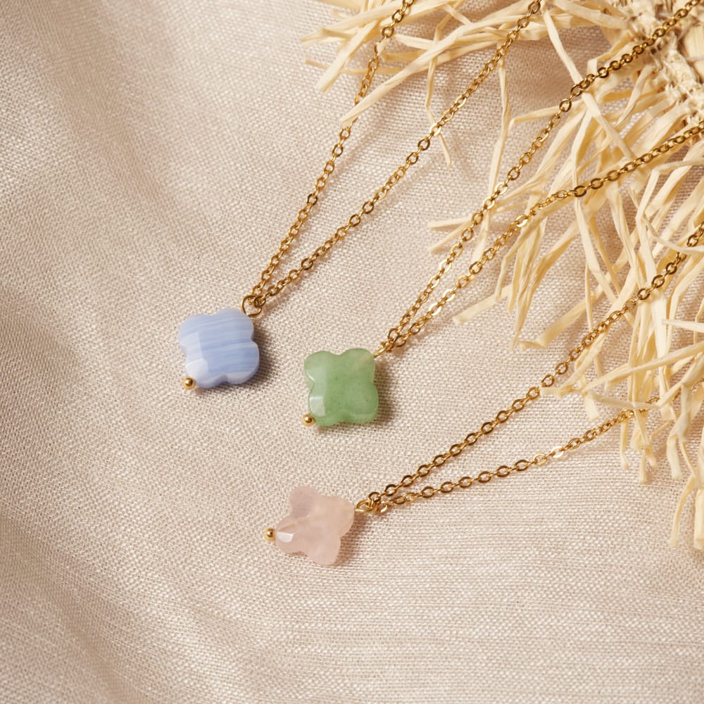 Stalen goldplated ketting met hanger bloem met blauwe agaat voor dames