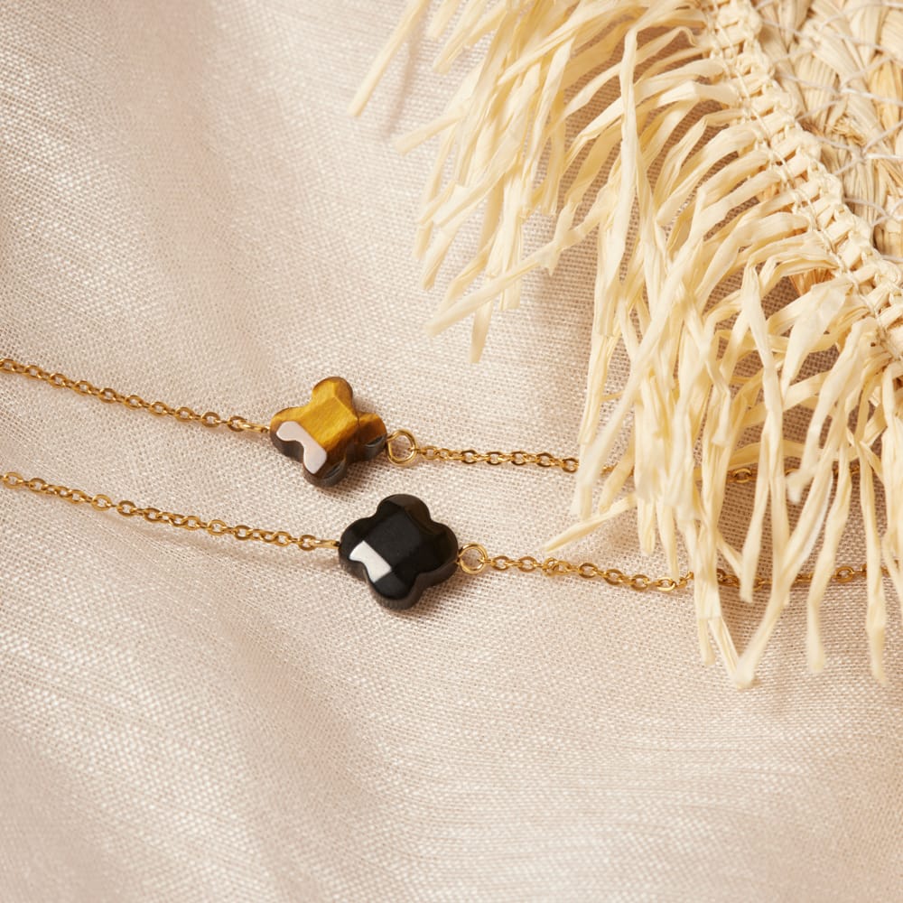 Stainless steel goldplated fantasiearmband met hanger bloem met zwarte agaat voor dames