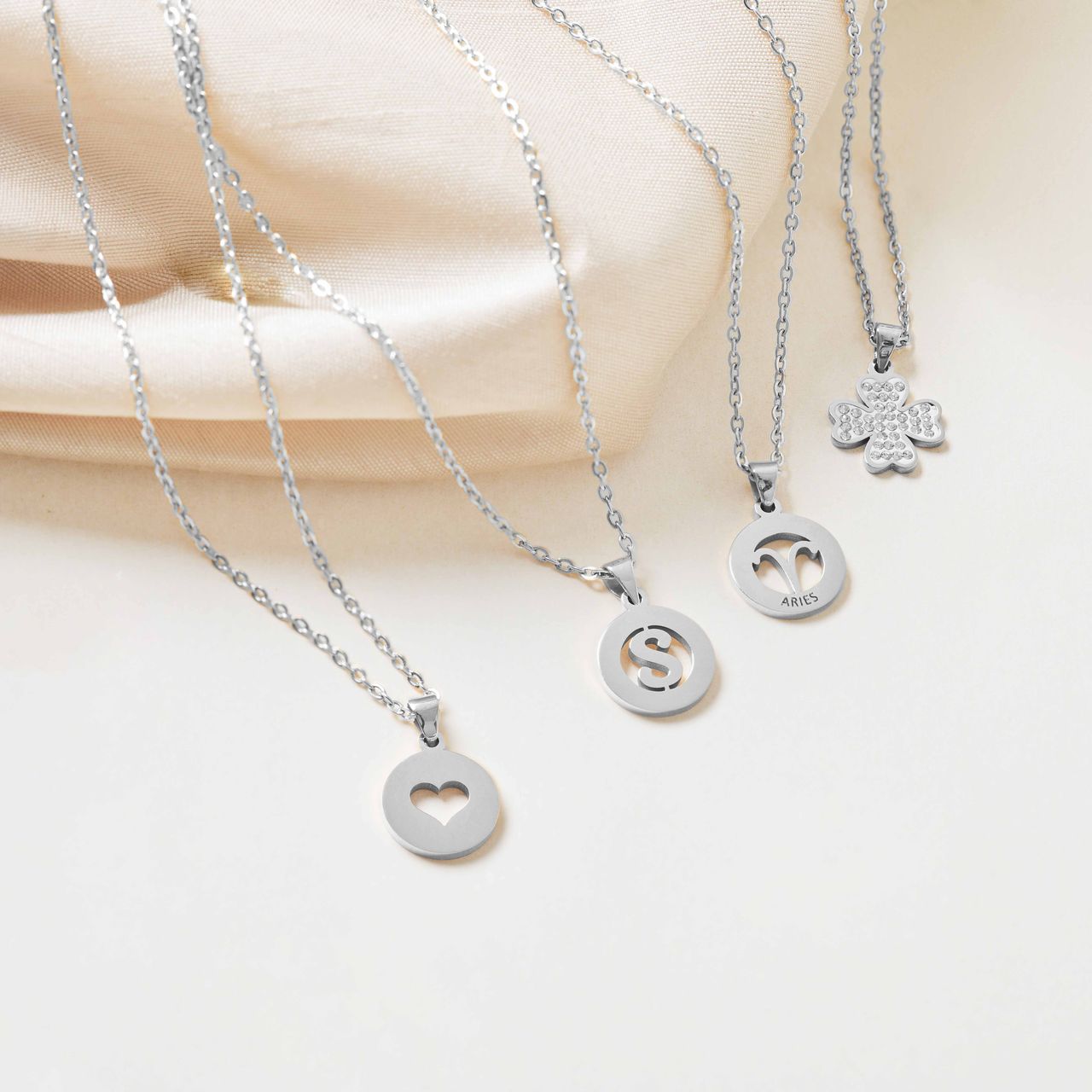Stalen ketting met sterrenbeeld leeuw