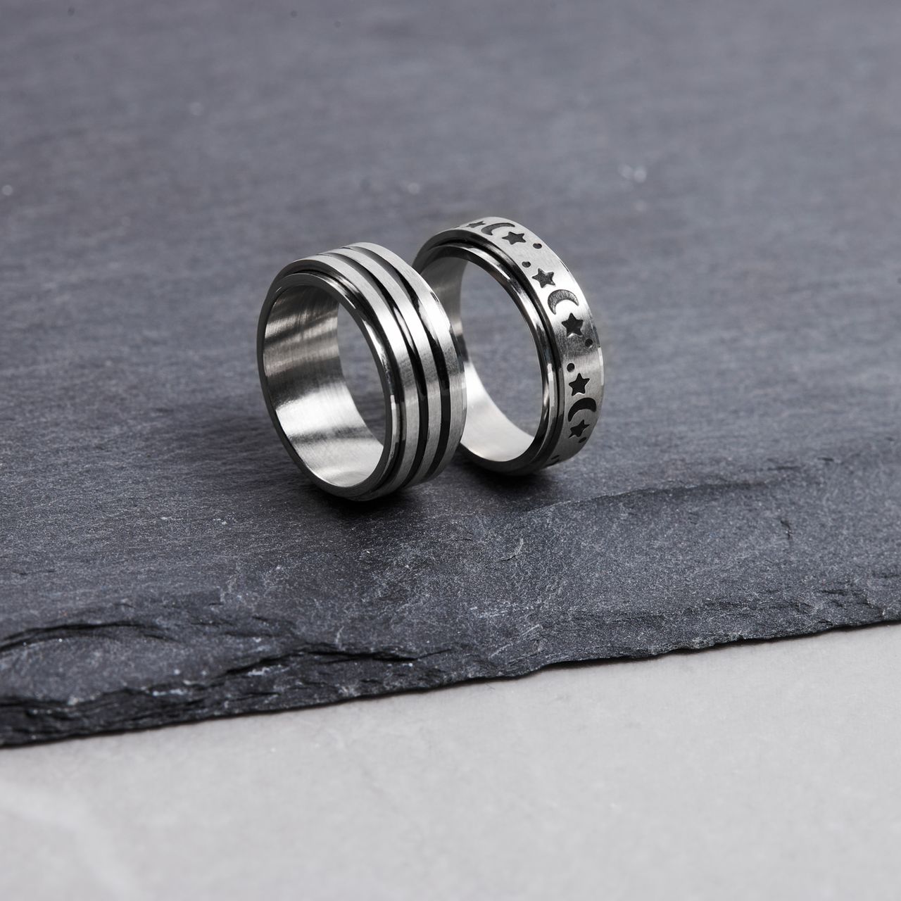 Stainless steel anxiety ring met maan en ster