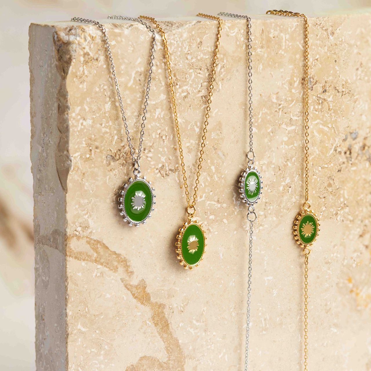 Stainless steel ketting met groene ovale munt