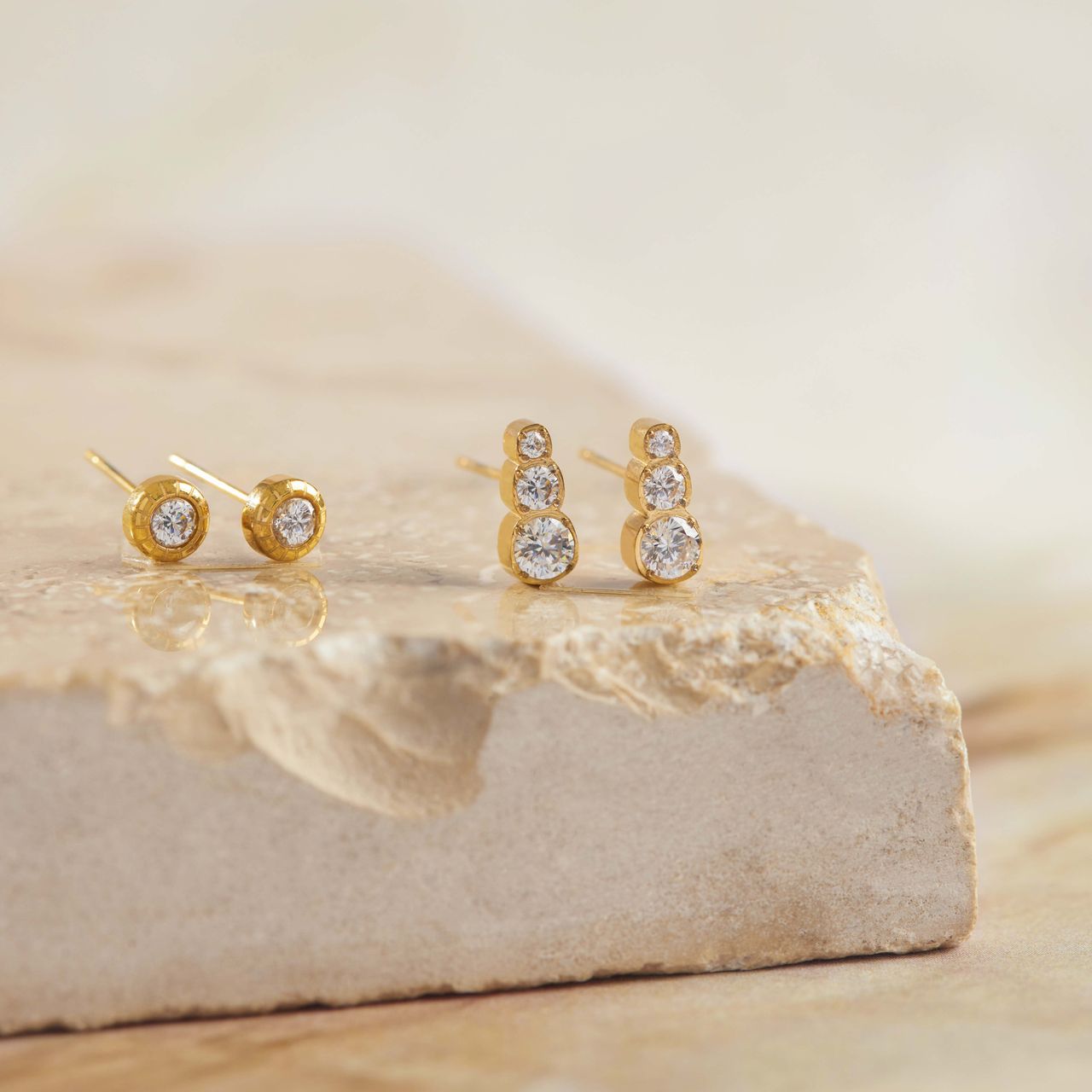 Stainless steel goldplated oorknoppen met zirkonia voor dames