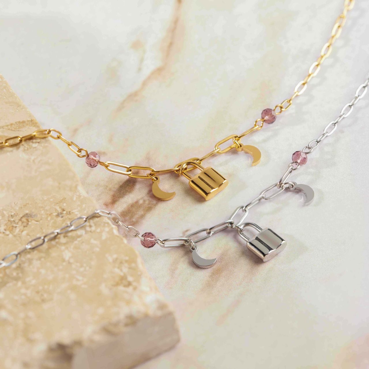 Stainless steel goldplated armband met slotje en maan