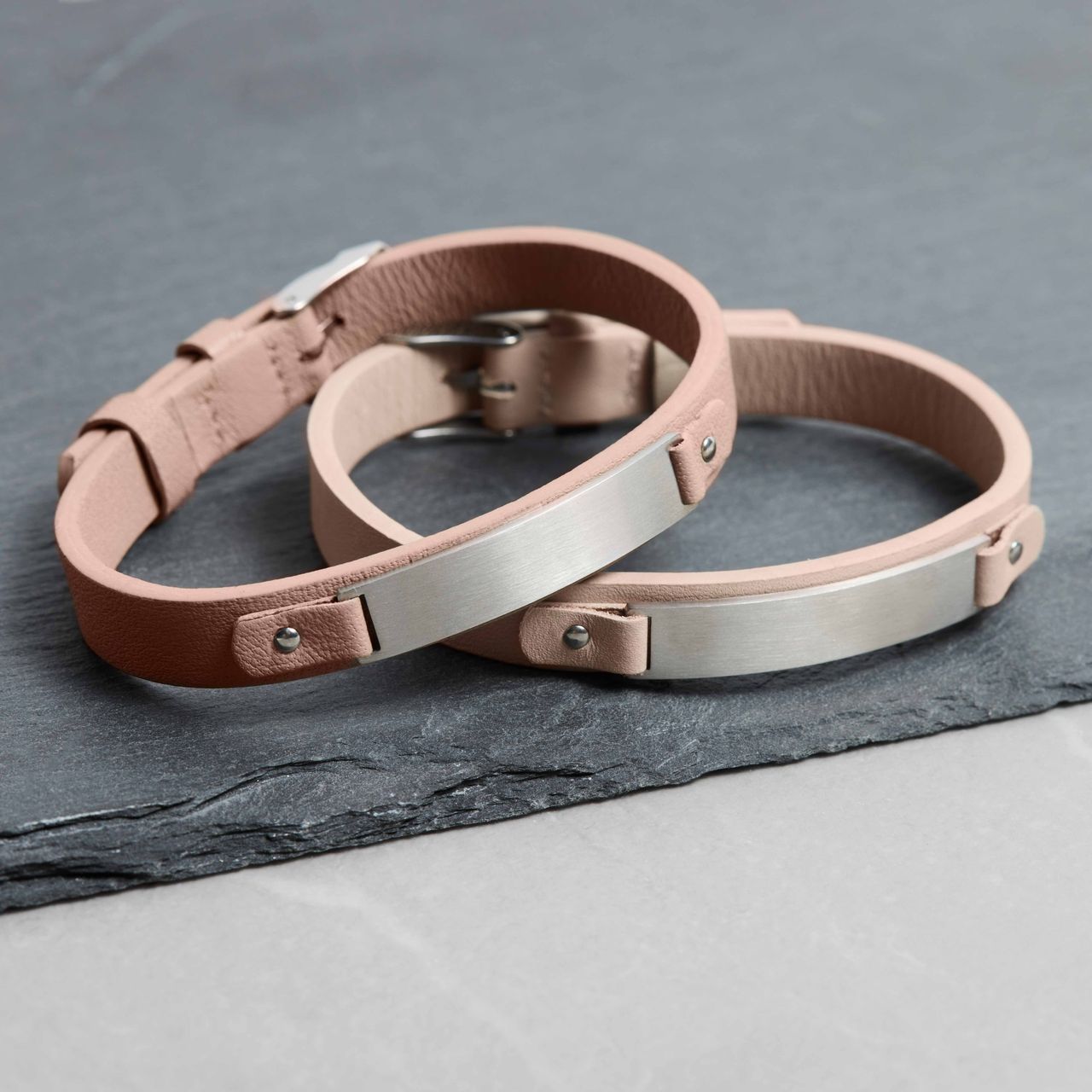 Gerecycleerd stalen jongens armband leer zand