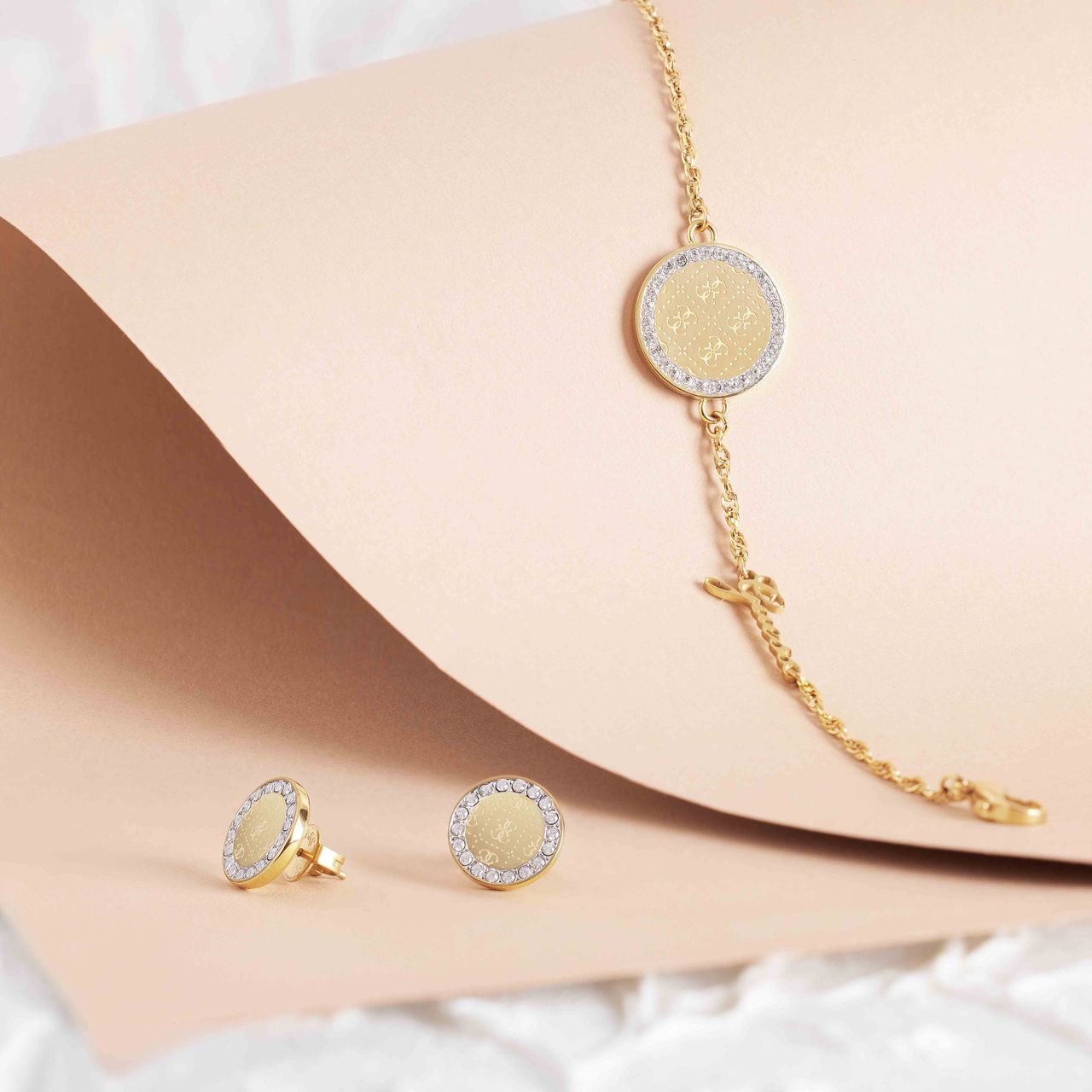 Guess stainless steel goldplated bedelarmband met kristal voor dames