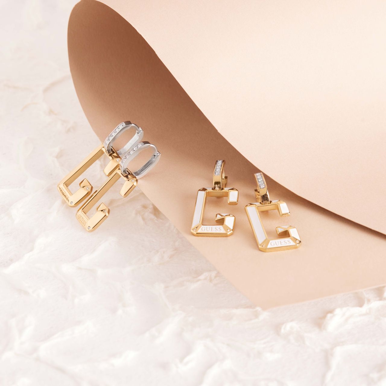 Guess stalen goldplated oorhangers met kristal voor dames