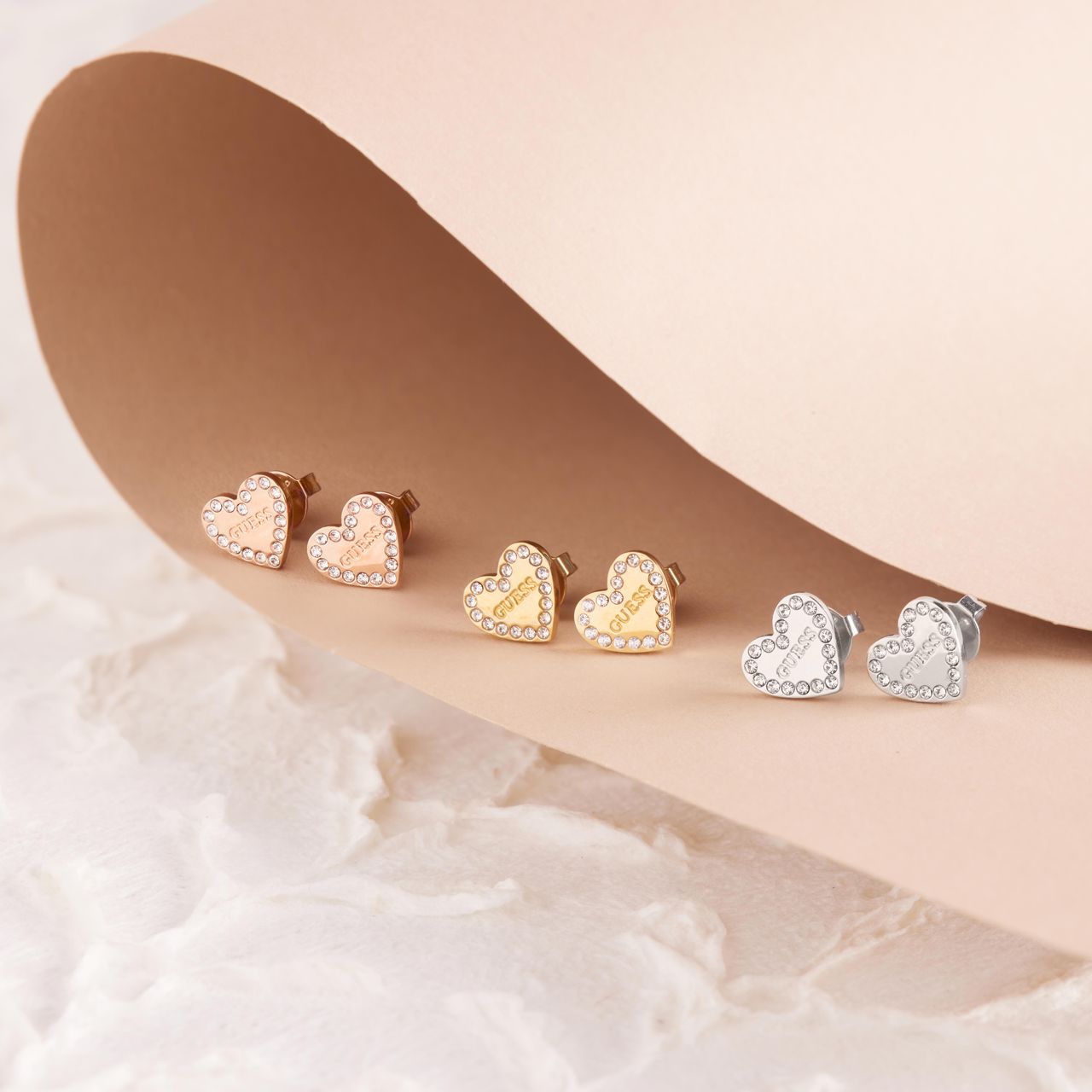 Guess stainless steel goldplated oorknoppen hart met kristal voor dames