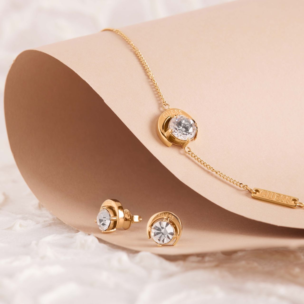 Guess stainless steel goldplated schakelarmband met kristal voor dames