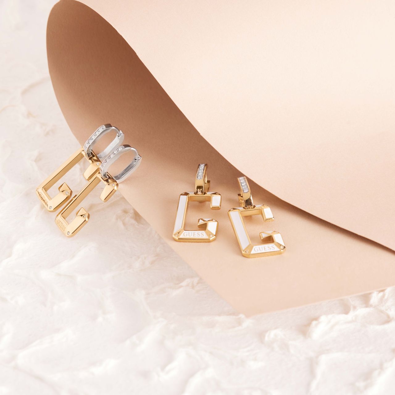 Guess stalen goldplated oorhangers met kristal voor dames