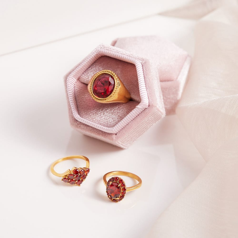 Stainless steel goldplated vintage ring met bloem ento rood