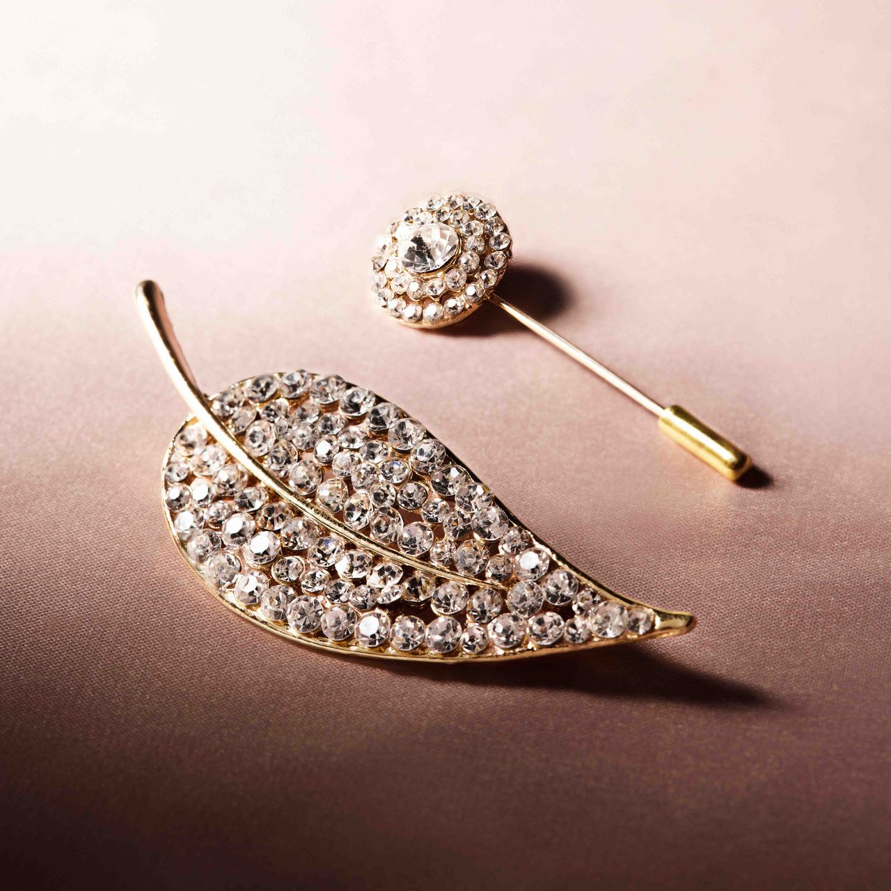 Goudkleurig bijoux broche rond met steen