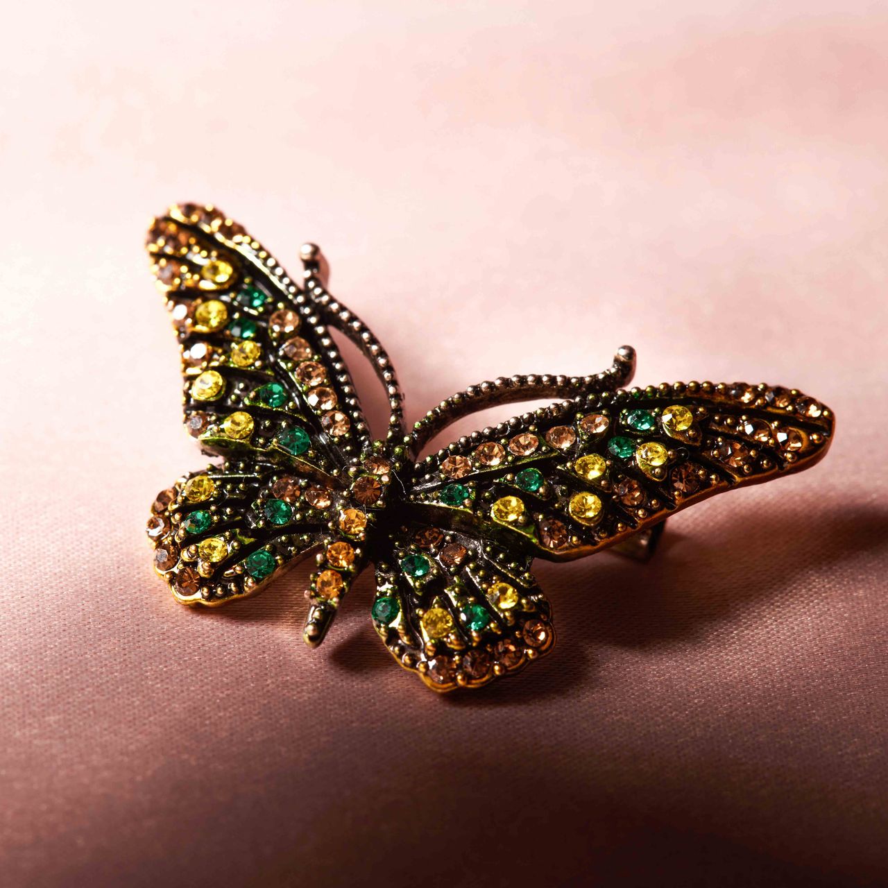 Zilverkleurige bijoux broche vlinder