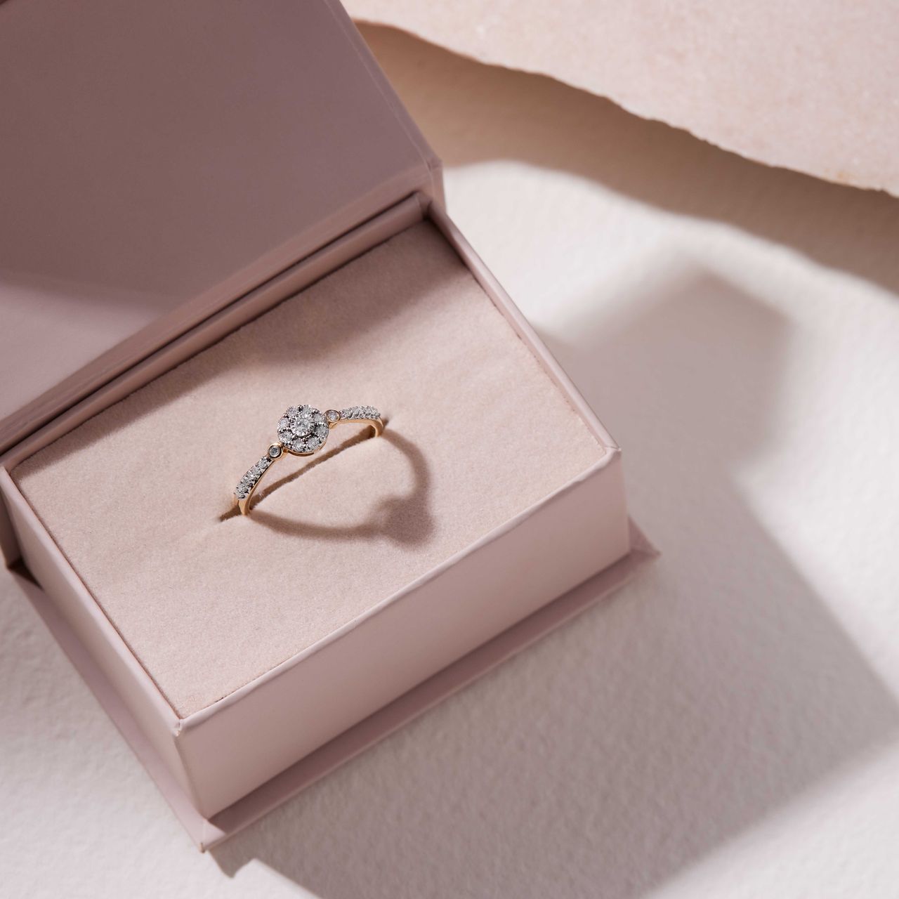 Entourage-Ring aus 585 Gelbgold, 23 Diamanten 0,10 ct
