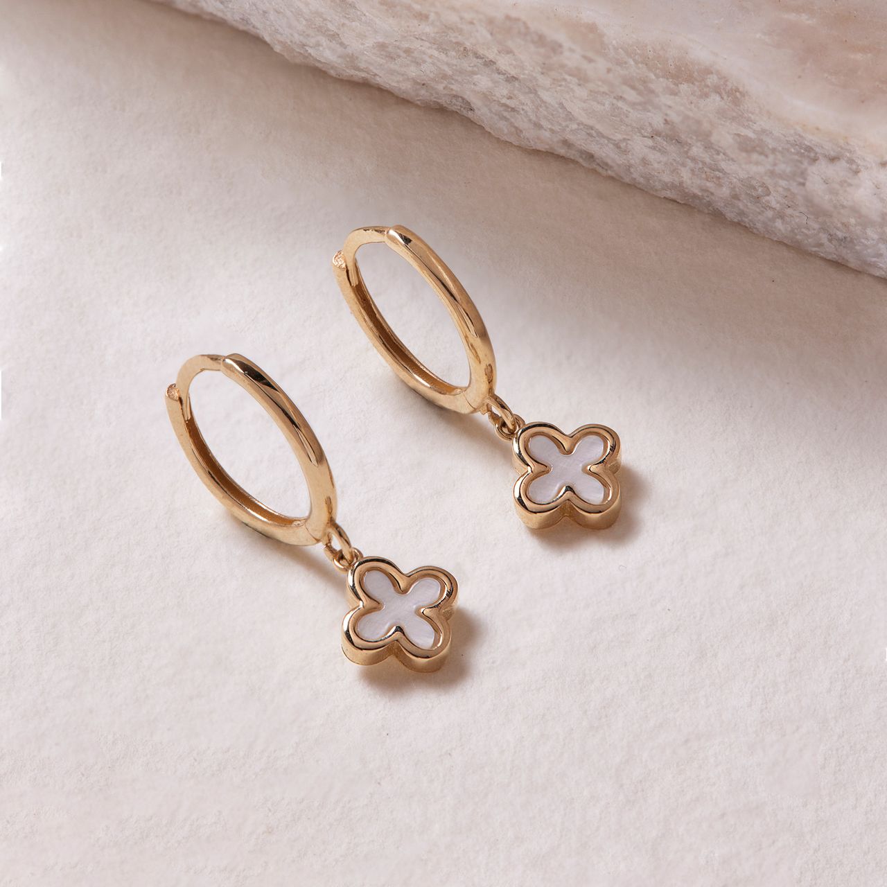 Ohrringe aus 585er Gelbgold mit Blume