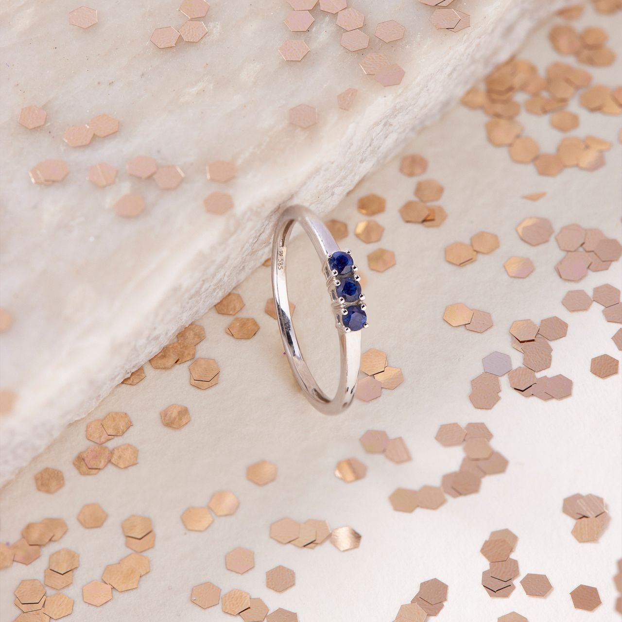 Ring, 585 Weißgold, Saphir in Blau