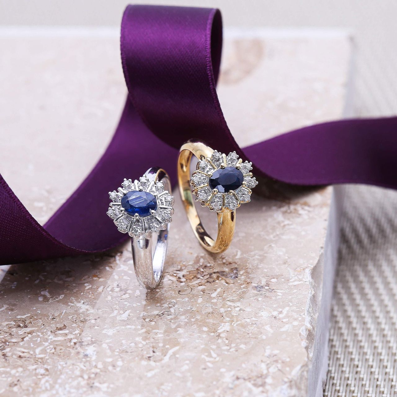 14k Geelgouden ring 10 diamanten 0,05ct en saffier