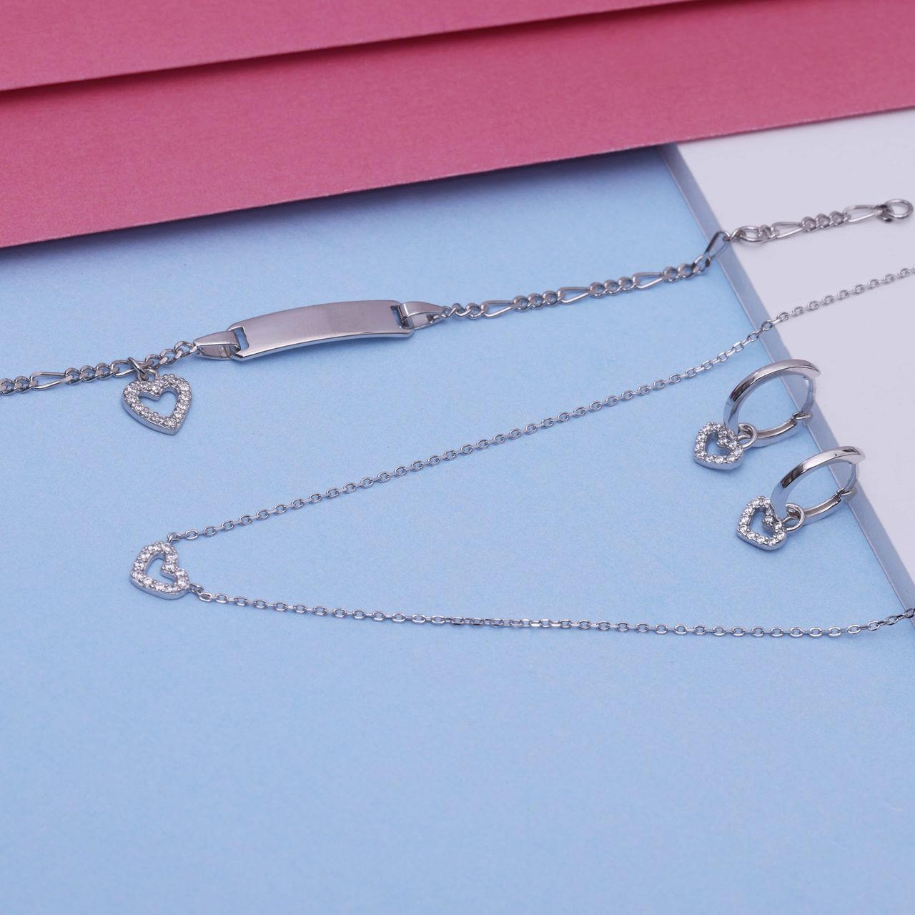 Zilveren kinderoorbellen hart met zirkonia