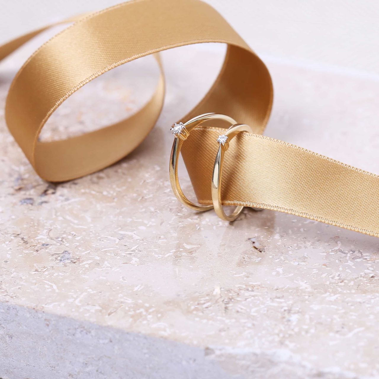 Solitärring, Gelbgold, mit Diamant (0,04 kt)
