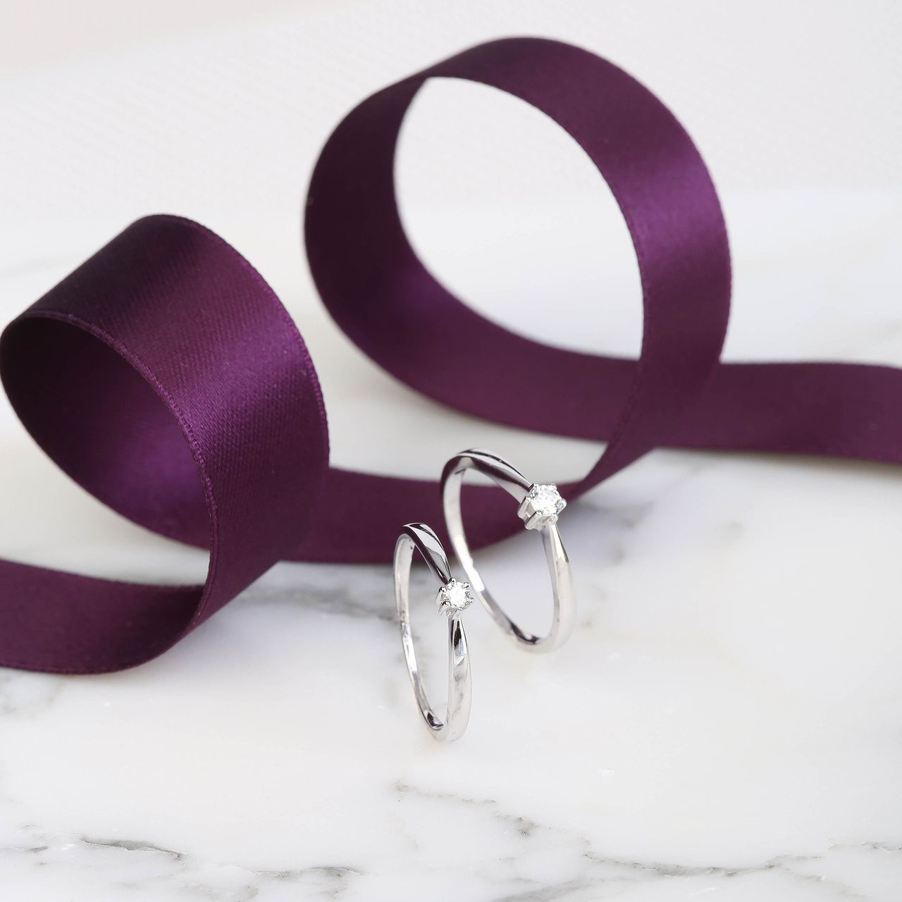 Solitärring aus Weißgold mit Diamant (0,08 ct).