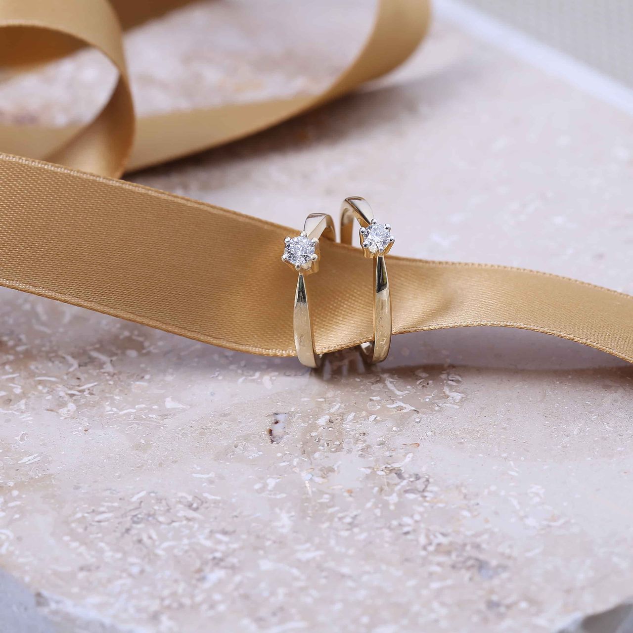 Geelgouden solitair ring met diamant (0,12ct.)