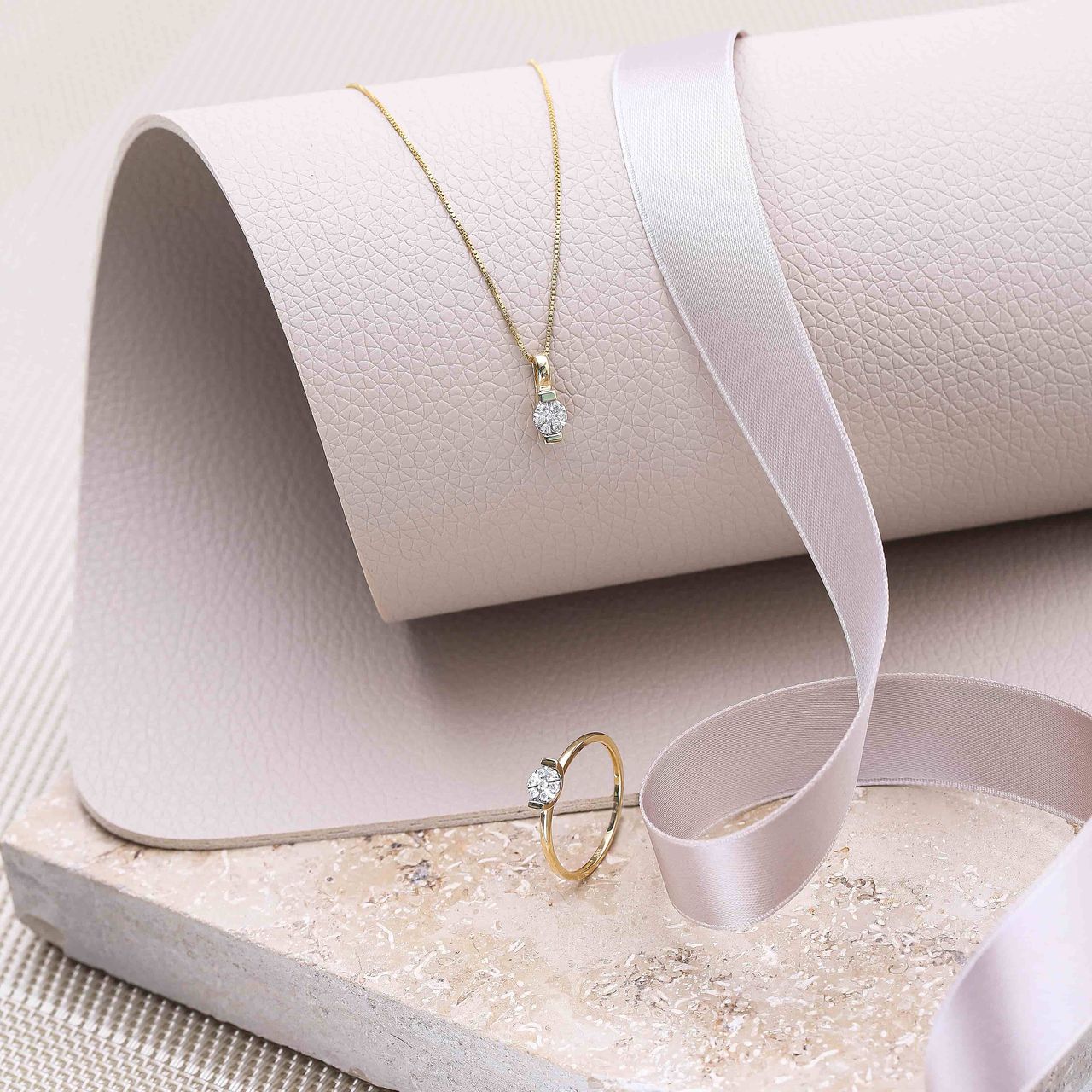 Entourage-Halskette, 585 Gelbgold, Diamant 0,06 kt