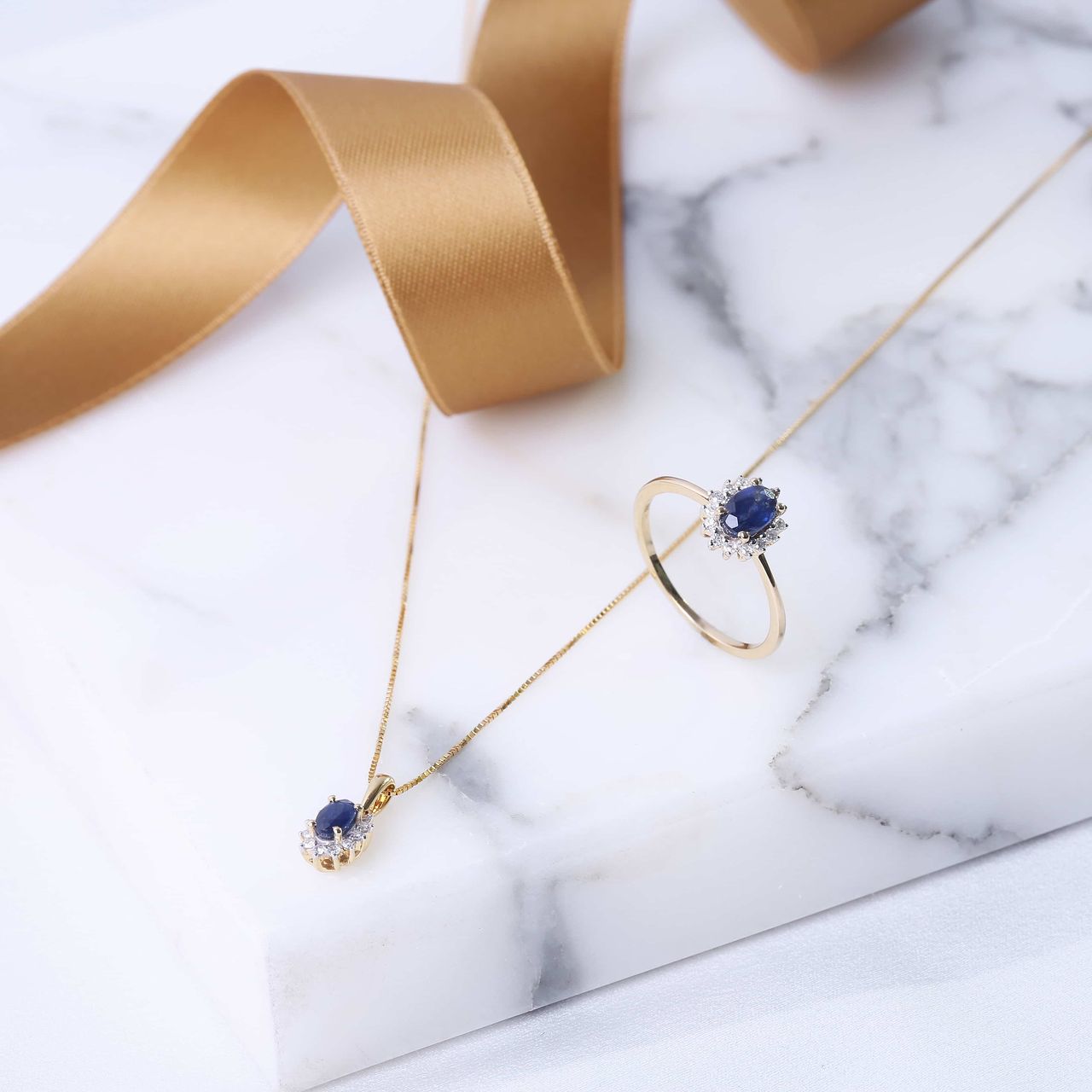 14K geelgouden ring met saffier en diamant 0,08ct