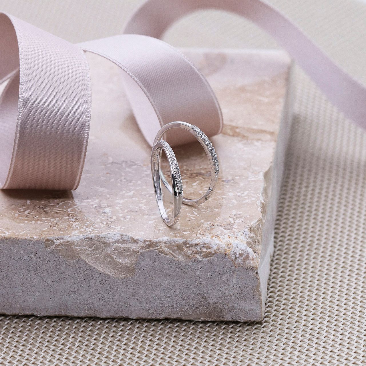585 Weißgold-Ring mit Diamanten