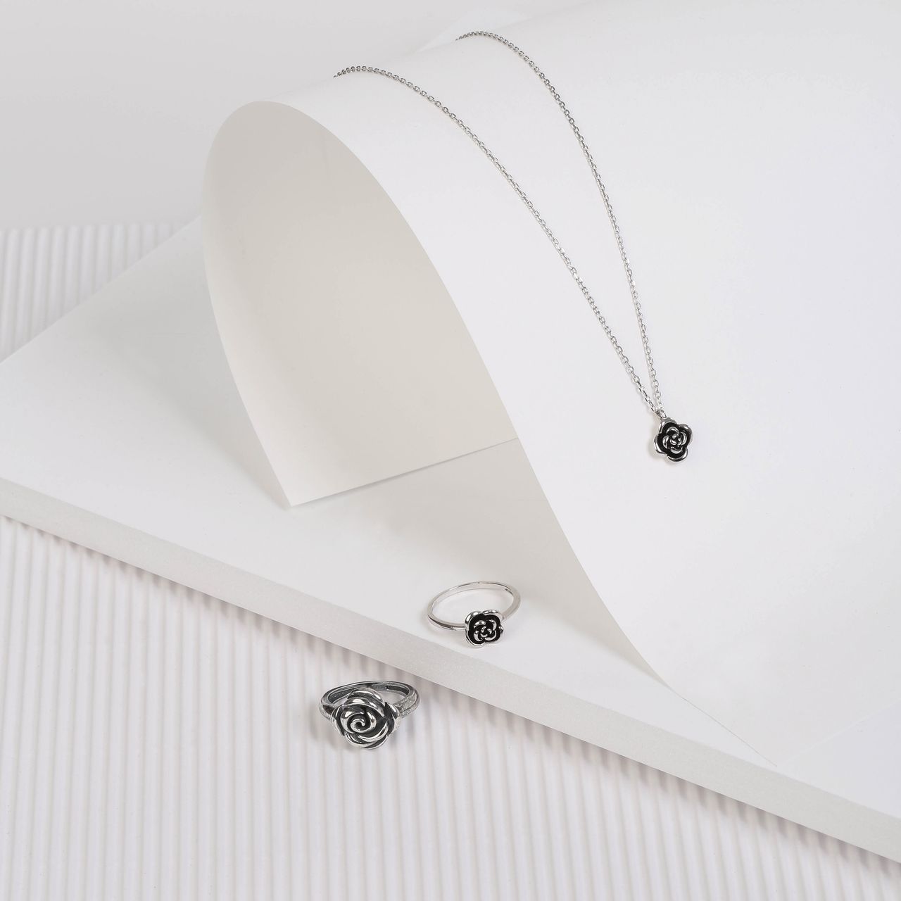 Zilveren ketting&hanger roos Bali