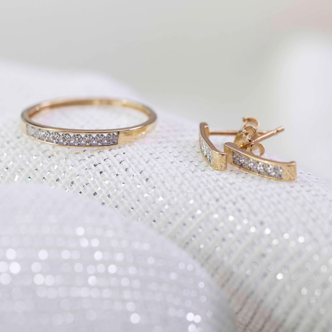 Ohrringe, 585 Gelbgold, mit Diamant 0,02 kt