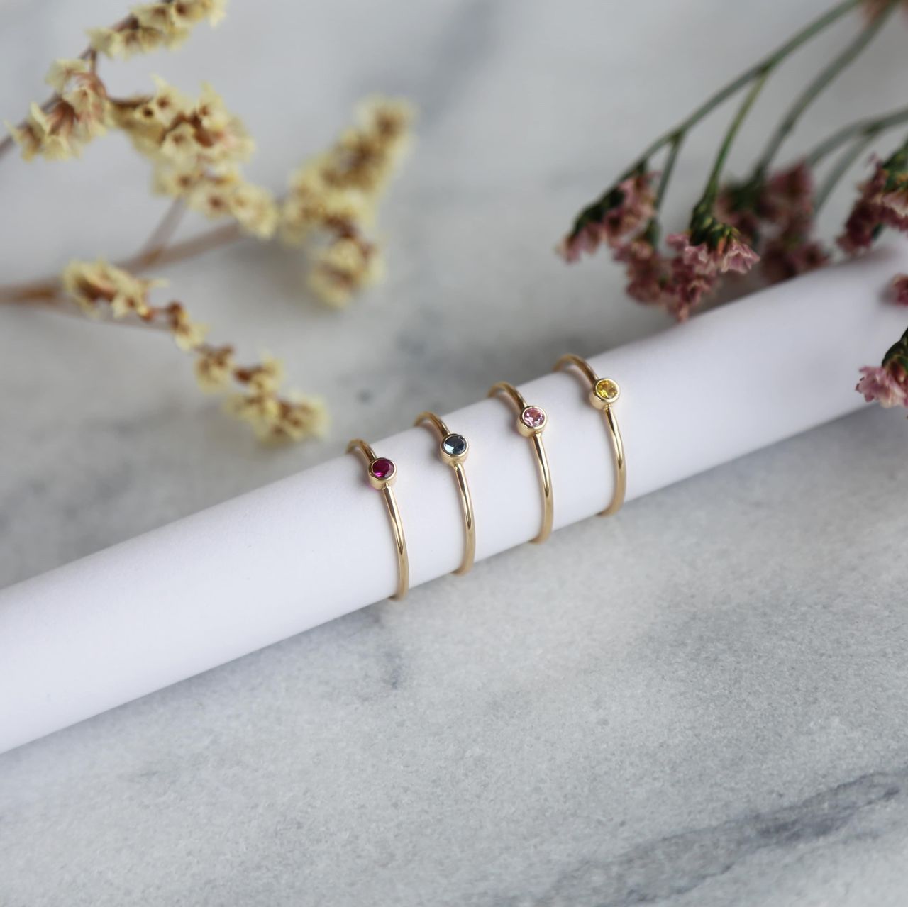 Ring aus 585 Gelbgold mit hellrosa Zirkonia