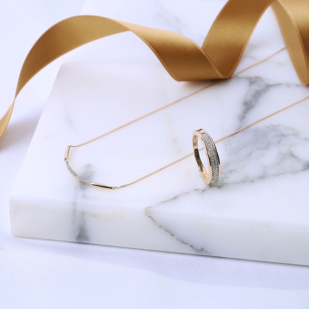 14 Karaat geelgouden ring met 75 diamanten 0,20CT