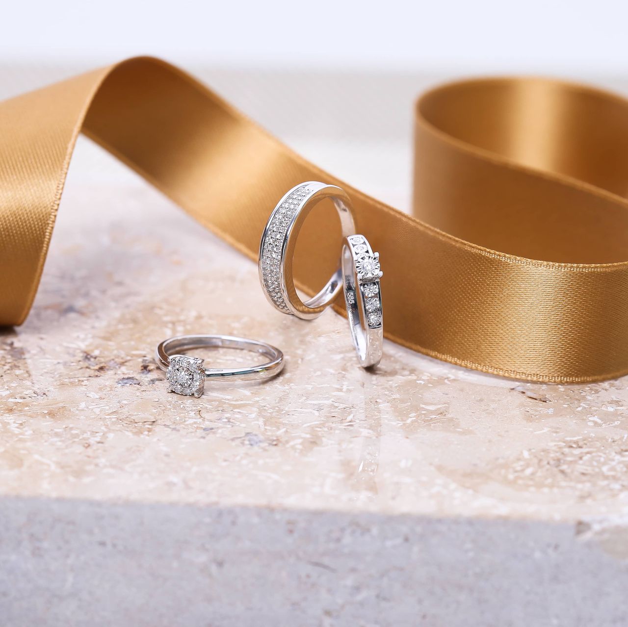 14 Karaat witgouden ring met 75 diamanten 0,20ct