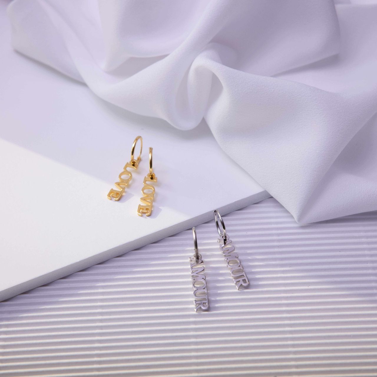 Zilveren goldplated naamoorbellen voor dames