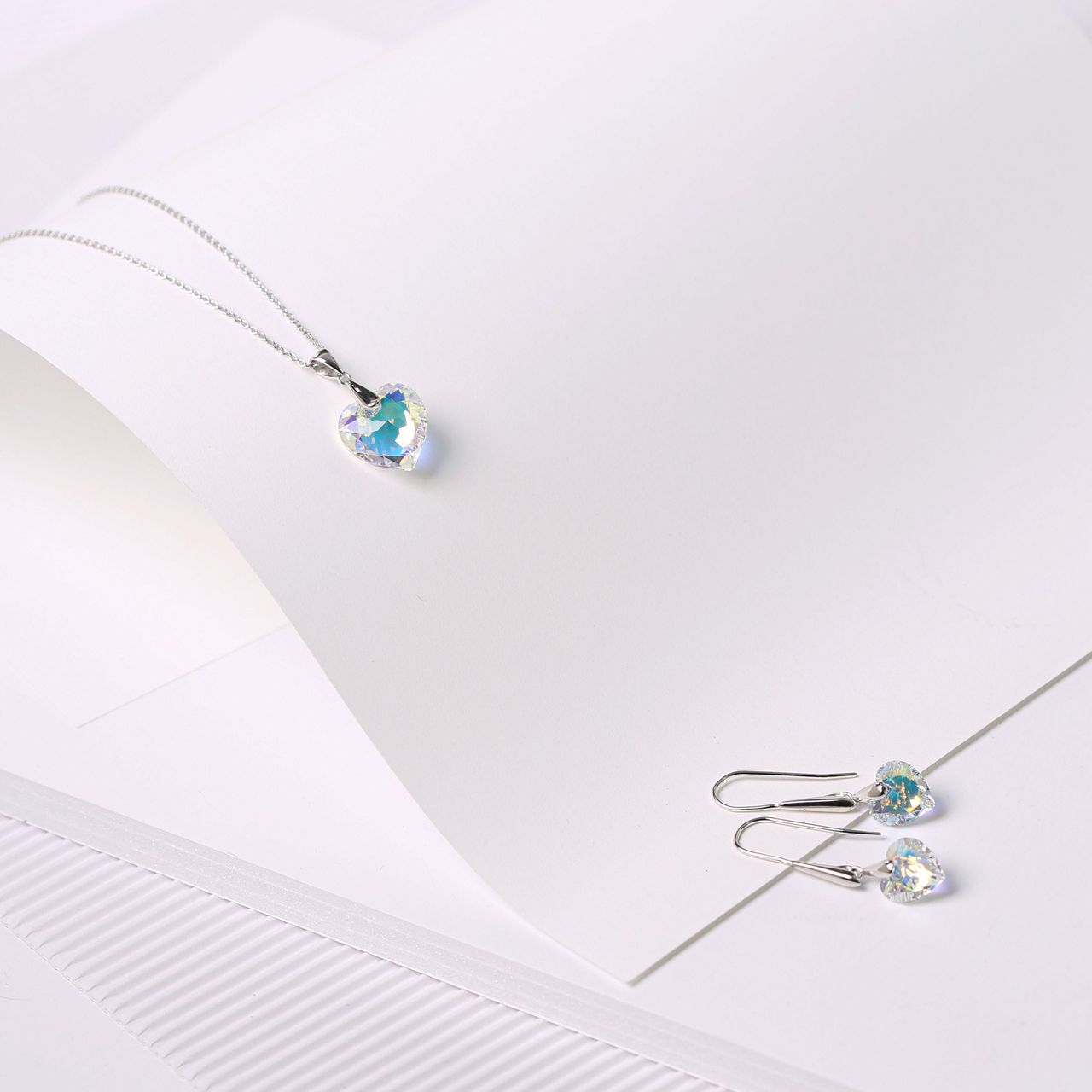 Zilveren ketting met hanger hart met Swarovski kristal AB voor dames