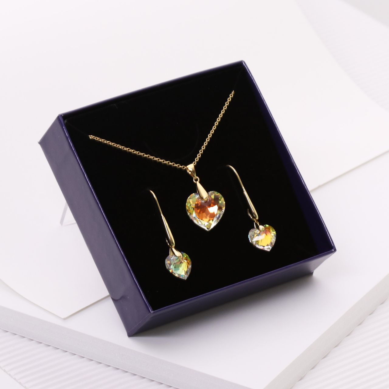Zilveren goldplated oorringhangers hart met kristal voor dames