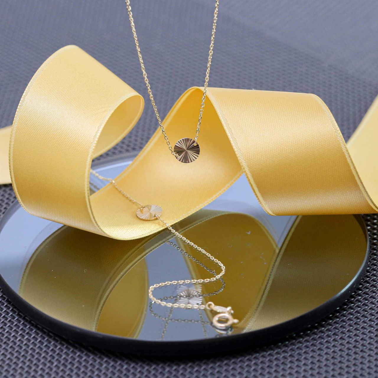 14 Karaat geelgouden ketting met hanger disc