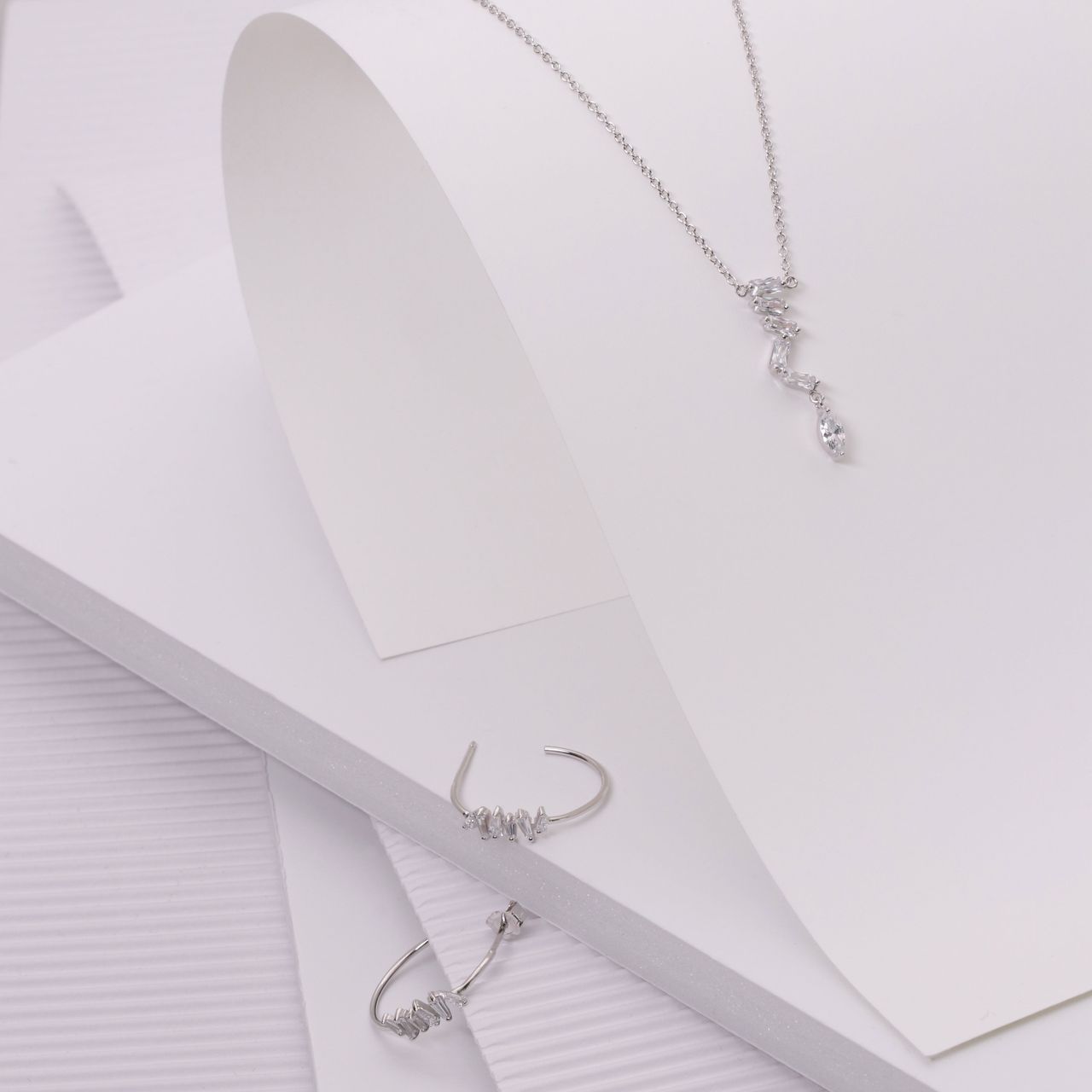 Zilveren ketting met hanger baguette