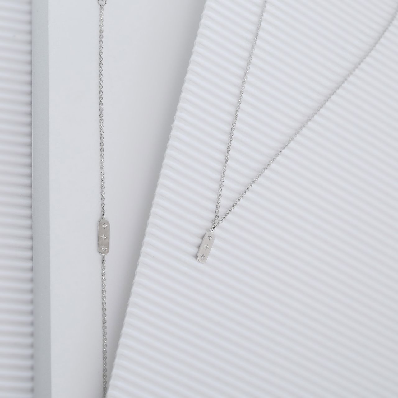 Zilveren ketting met hanger bar