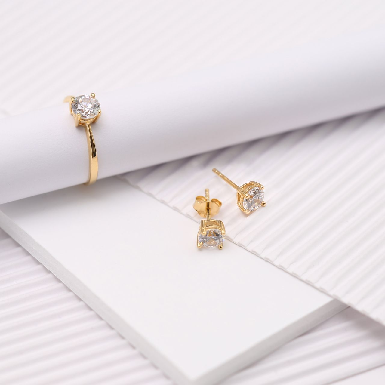 Zilveren oorknoppen goldplated zirkonia 5mm voor dames