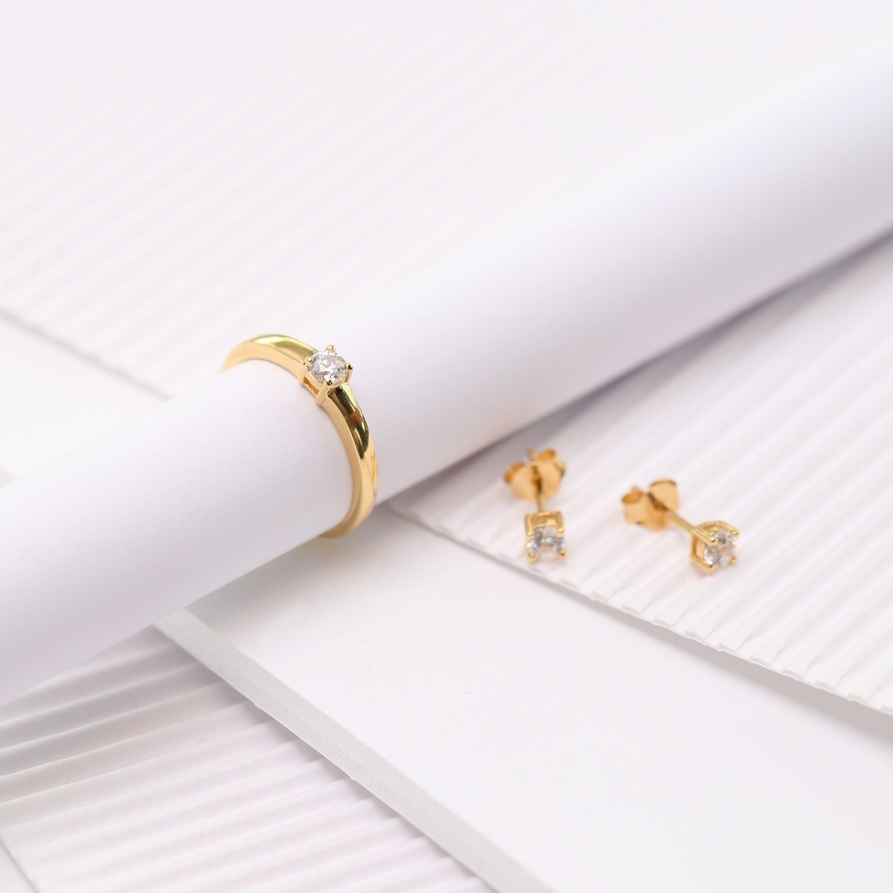 Silberner goldbeschichteter Ring mit Swarovski-Zirkonia für Damen