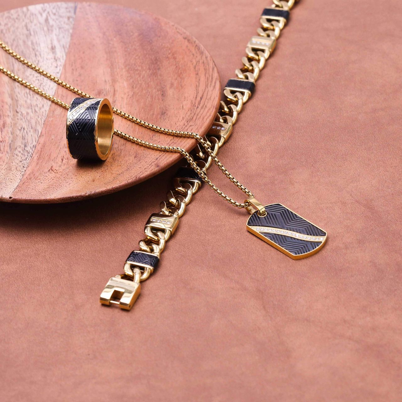 Gerecycled stainless steel herenketting goldplated met hanger met zirkonia