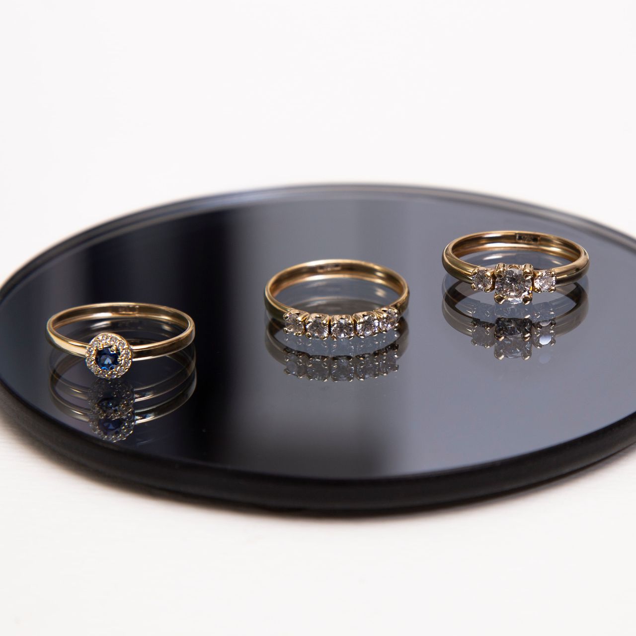 Ring, 375 Gelbgold, mit 5 Zirkoniasteinen