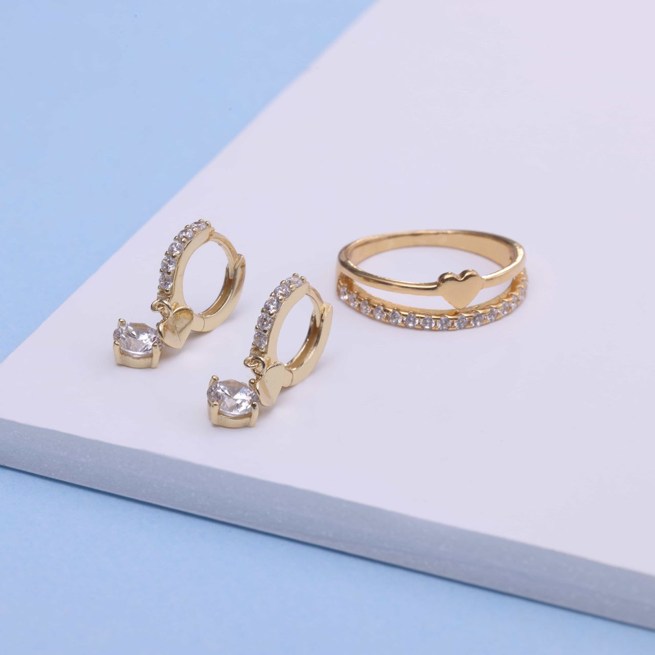 Zilveren goldplated kinderoorringen hart met zirkonia