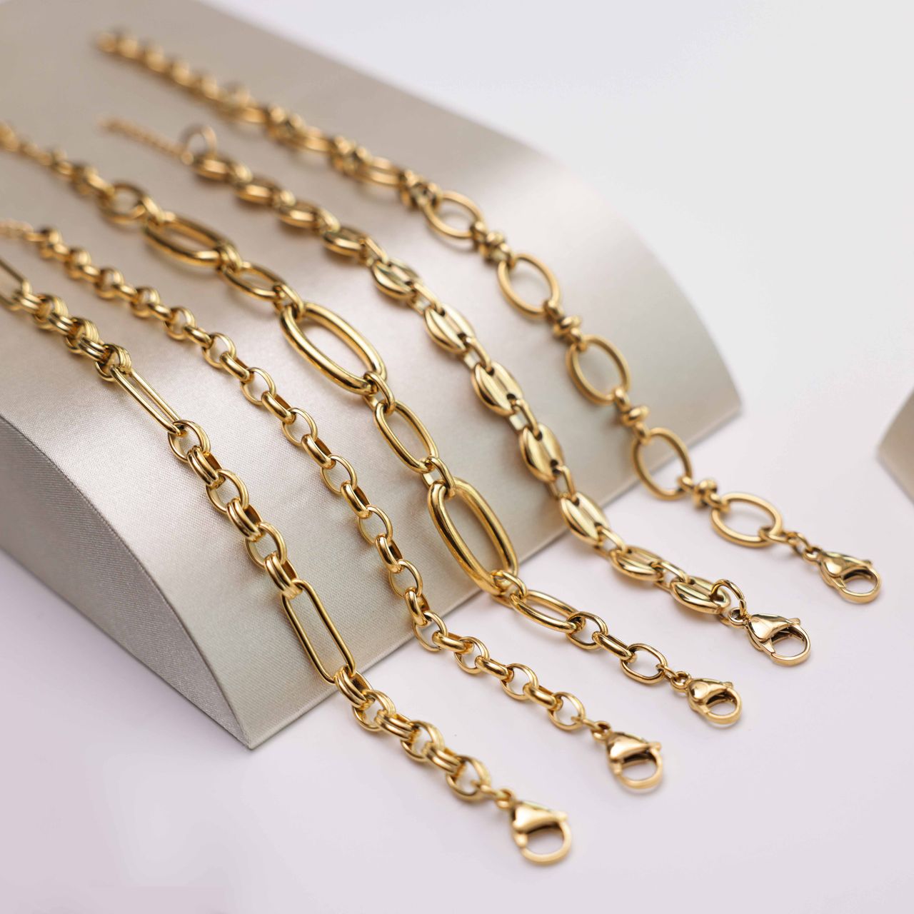 Gerecycleerd stalen 18 karaat goldplated armband floria