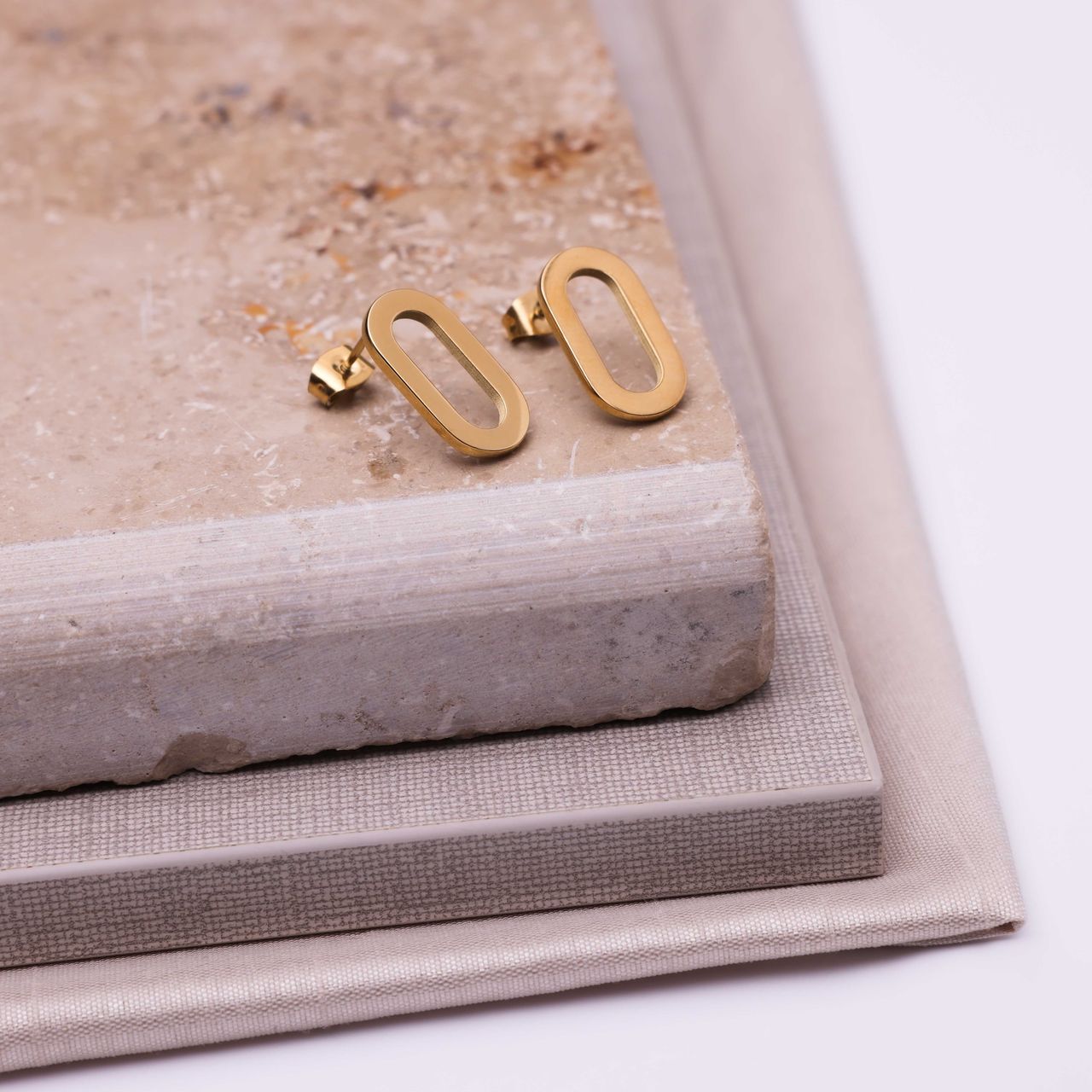 Camille gerecycled stainless steel 18 karaat goldplated oorhangers voor dames