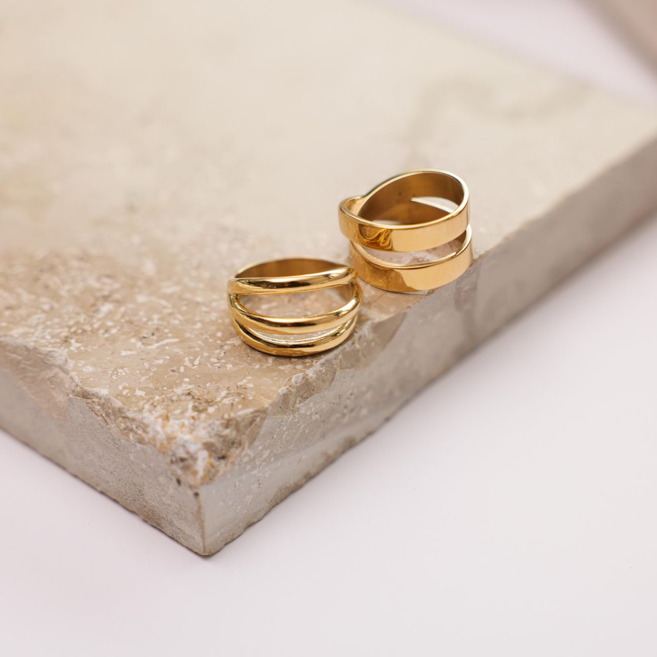 Gerecycleerd stainless steel 18 karaat goldplated ring trinette