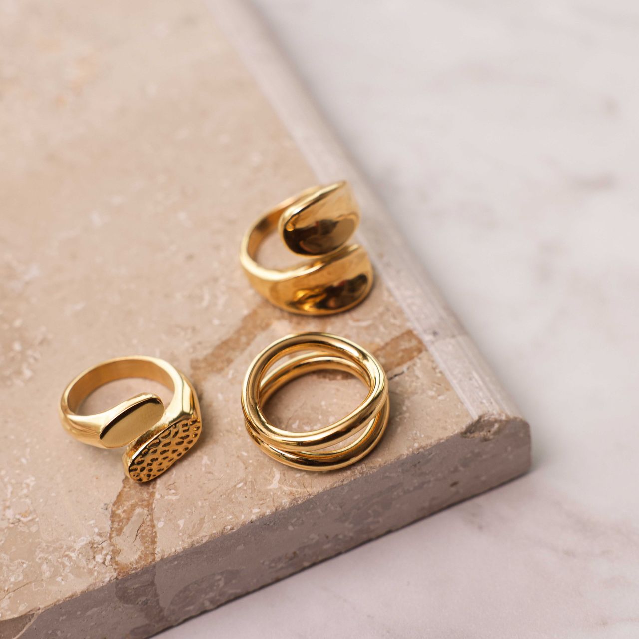 Gerecycleerd stainless steel 18 karaat goldplated ring zola
