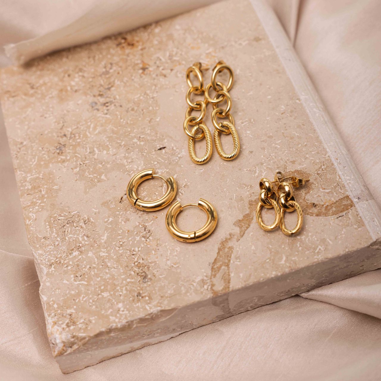 Camille gerecycled stainless steel 18 karaat goldplated oorhangers voor dames