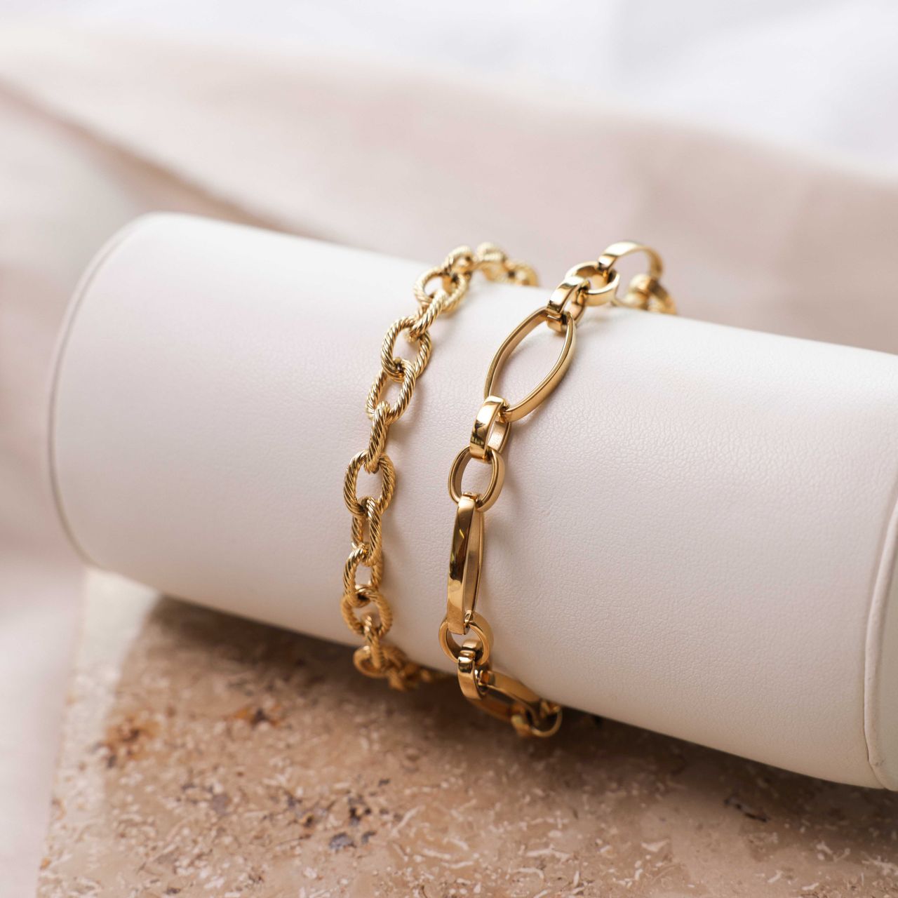 Gerecycleerd stainless steel 18 karaat goldplated armband modeste