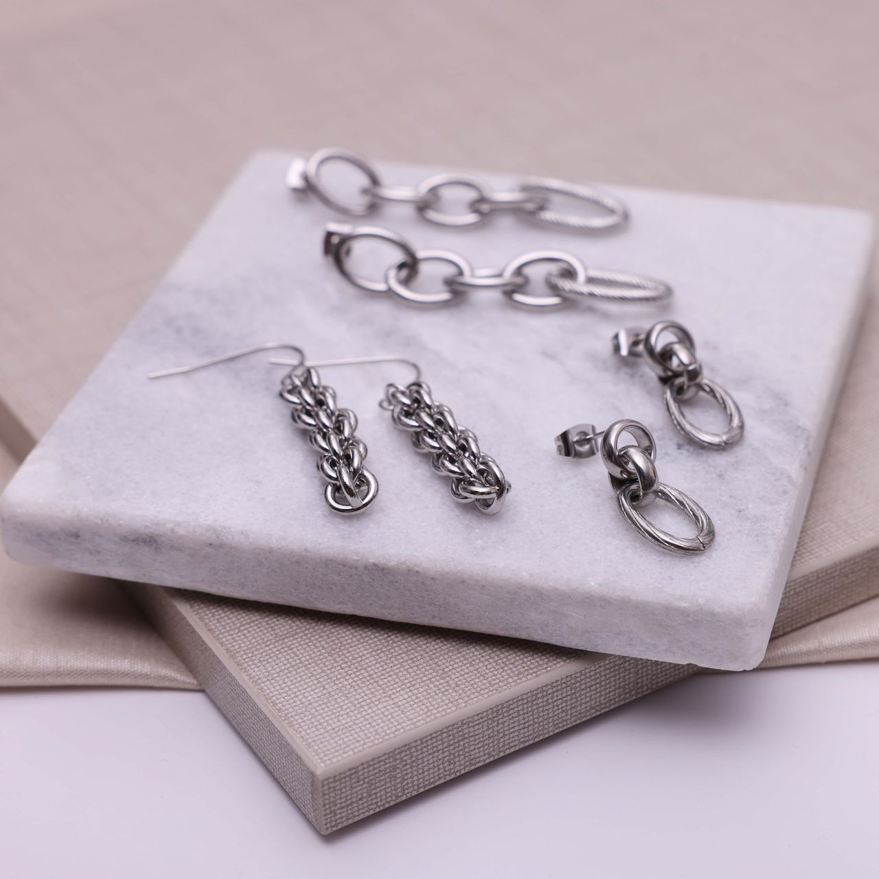 Camille gerecycled stainless steel oorhangers voor dames